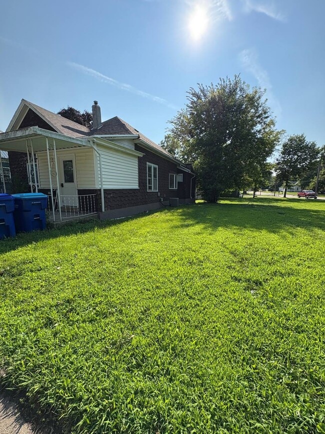 Primary Photo - 706 3rd Ave SW