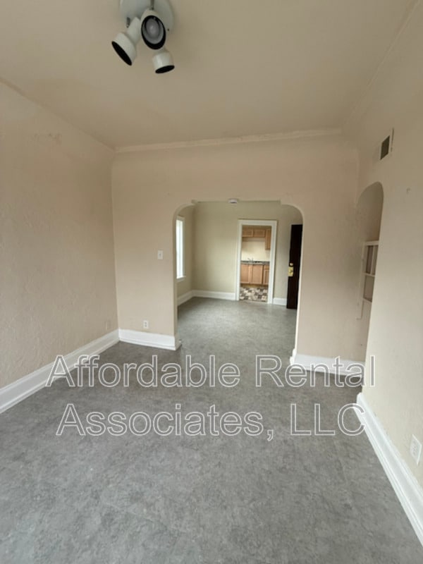 Building Photo - 1020 W National Ave