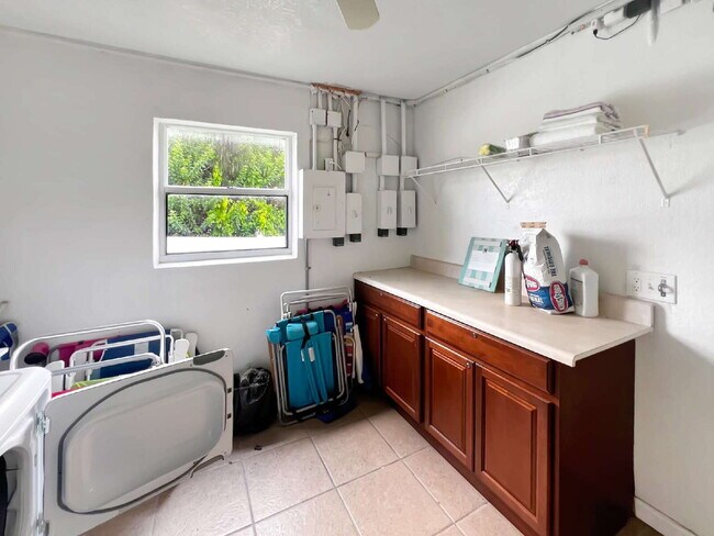 Building Photo - Spellbound in the Sunshine – Cozy 1BR with...