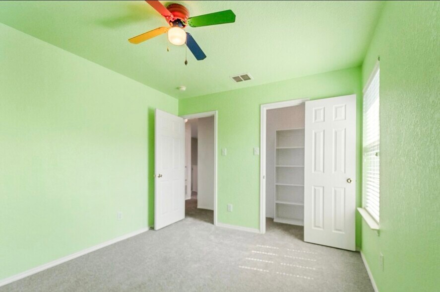 Building Photo - 11705 Pinyon Pine Dr
