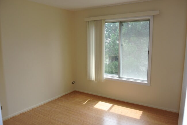 Building Photo - 576 E Windgate Ct