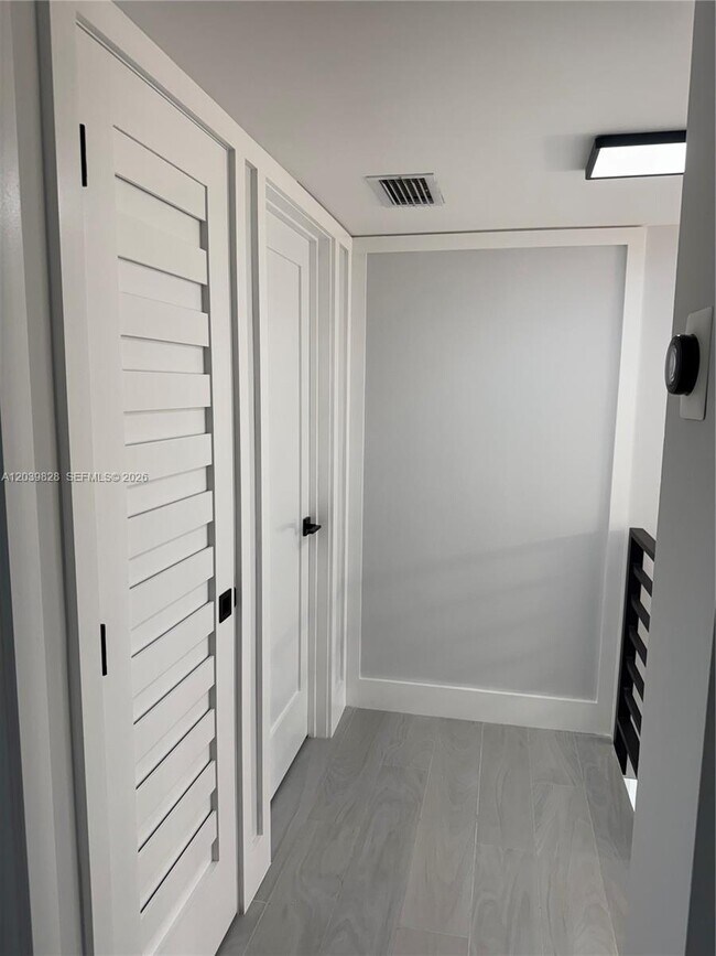 Building Photo - 6653 SW 140th Ave