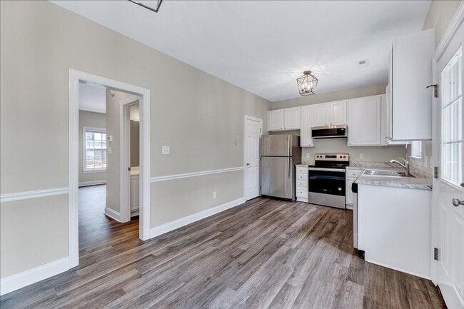 Building Photo - Updated 2 Bedroom Townhouse in Clayton