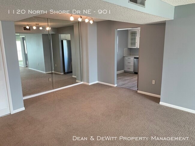 Building Photo - North Shore Condo with Amazing Water Views!