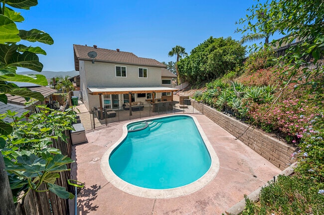 Building Photo - 10518 Pine Grove St