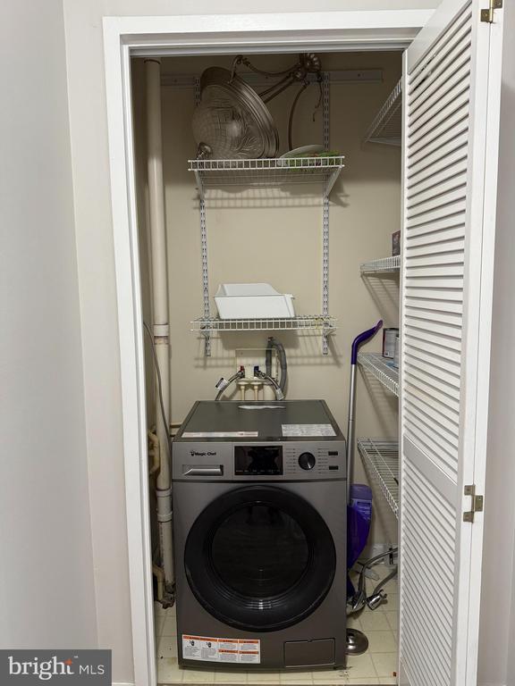 Building Photo - 10570 Main St