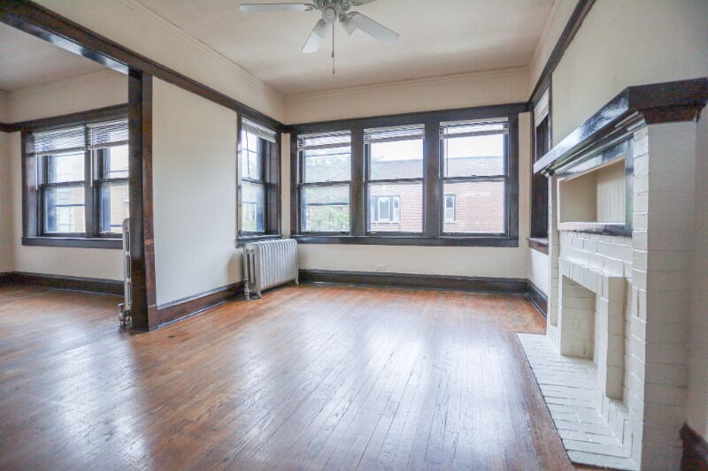 Building Photo - 1535 W Cornelia Ave