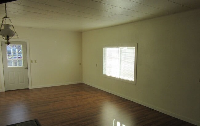 Building Photo - 912 N 1st St