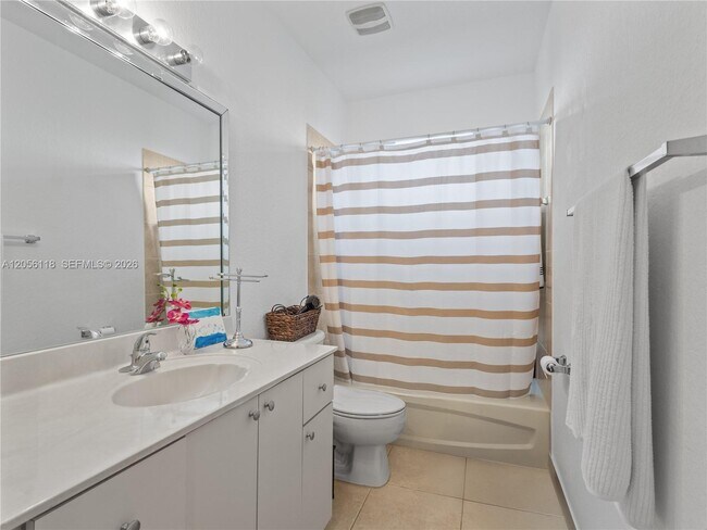 Building Photo - 4401 NW 113th Ct