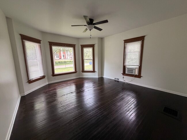 Building Photo - 416 College Ave