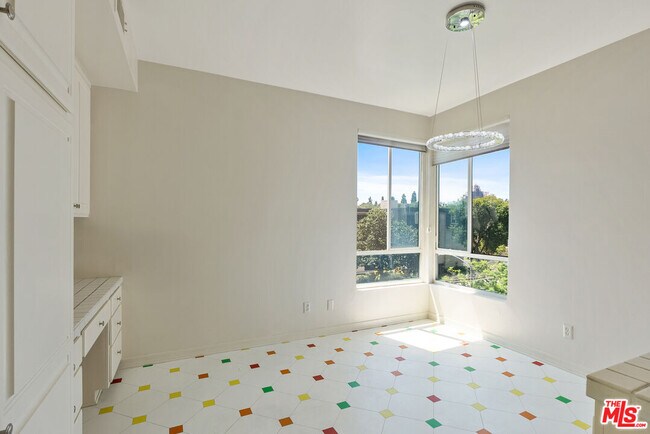 Building Photo - 1220 S Roxbury Dr