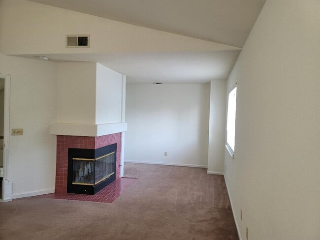 Building Photo - 1709 Evergreen Dr