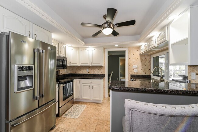 Building Photo - Pet Friendly 4 bedroom with private pool in Lely Golf Estates