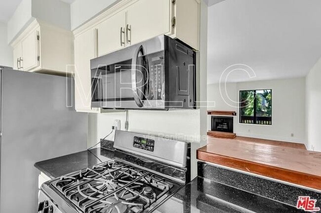 Building Photo - 15207 Magnolia Blvd