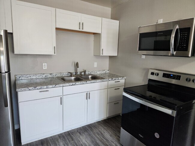 Building Photo - AMAZING 1 BEDROOM 1 BATHROOM FOR LEASE