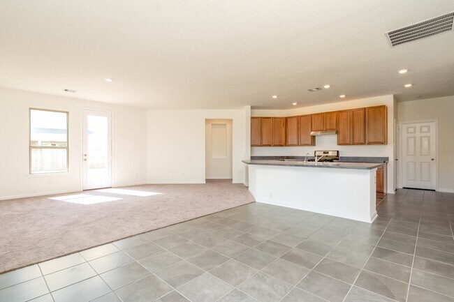Building Photo - 6120 Whitewing Rd