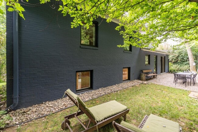 Building Photo - 3122 Brooklawn Terrace