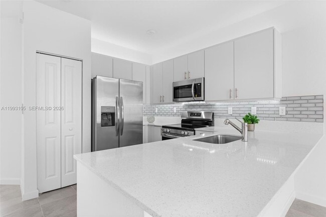 Building Photo - 2425 SE 28th Dr