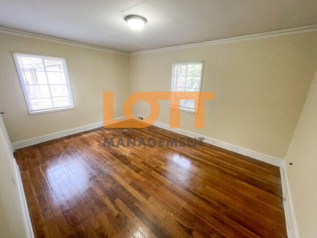 Building Photo - 600 University Rdg