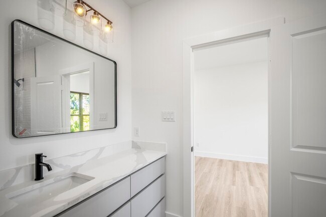 Building Photo - 4201 Oats St