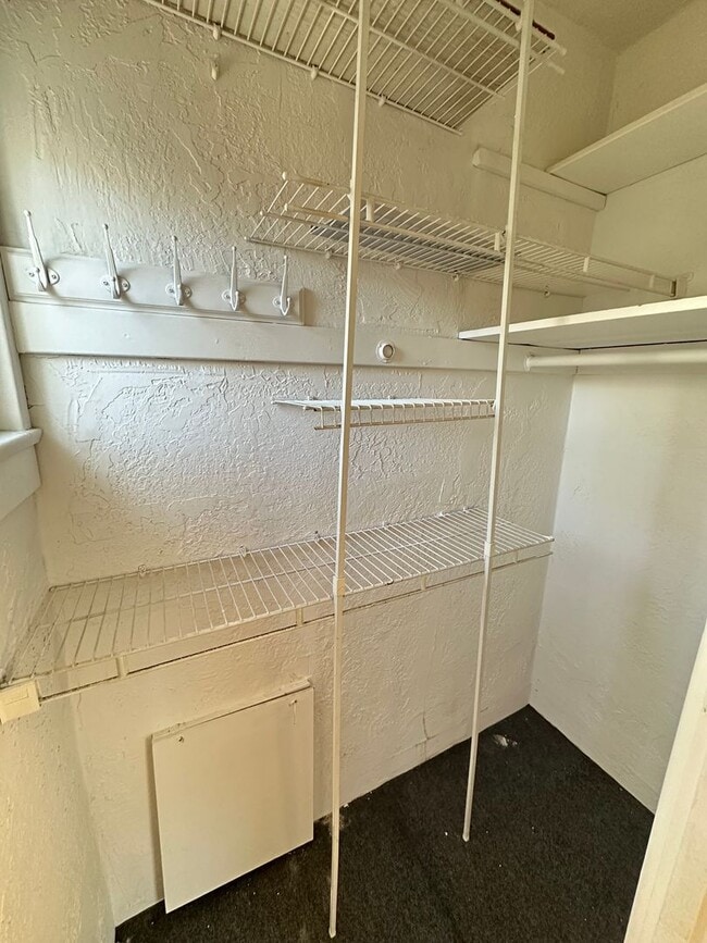 Building Photo - Quaint Craftsman House w/Garage, fenced yard, available now for 1 year lease to start!!!