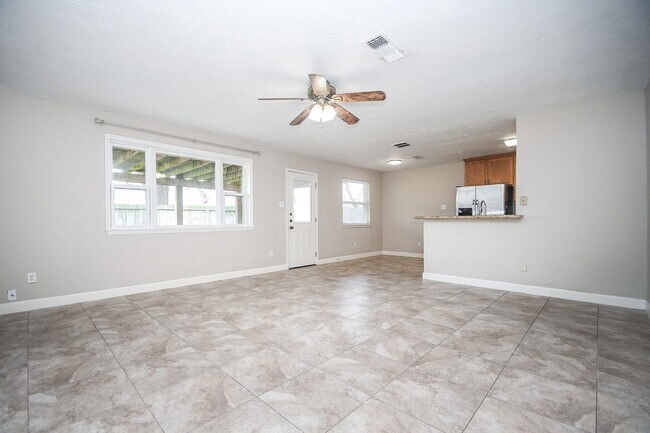 Building Photo - 13607 Elm Ct