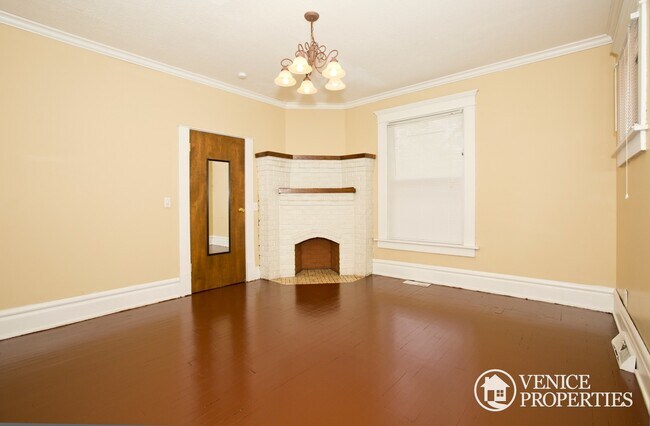 Building Photo - 66 E Northwood Ave