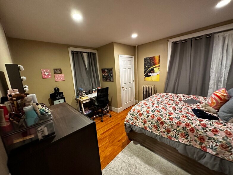 Building Photo - 60 Egmont St