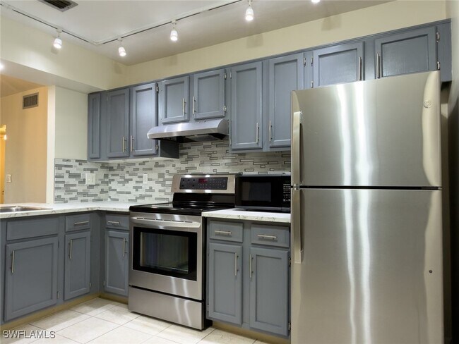 Building Photo - 1801 Courtyard Way