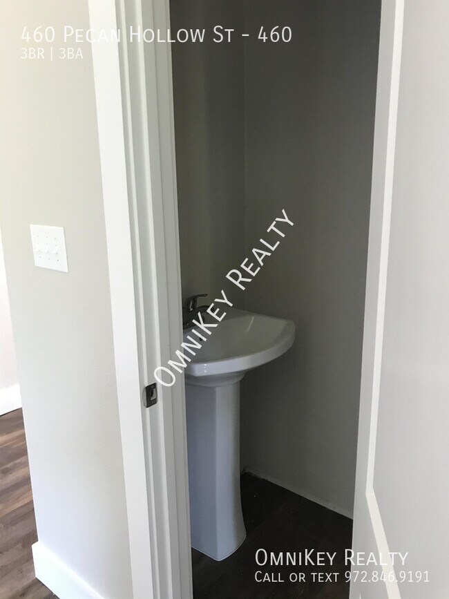 Building Photo - 460 Pecan Hollow St