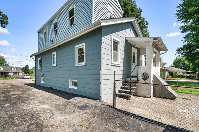 Building Photo - 4637 Alpine Ave