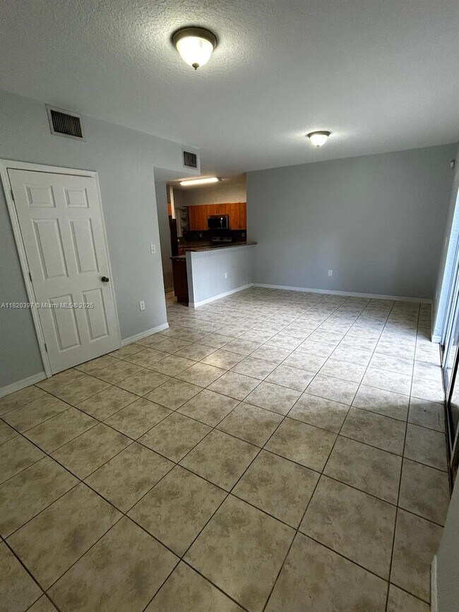 Building Photo - 865 SW 6th Ct