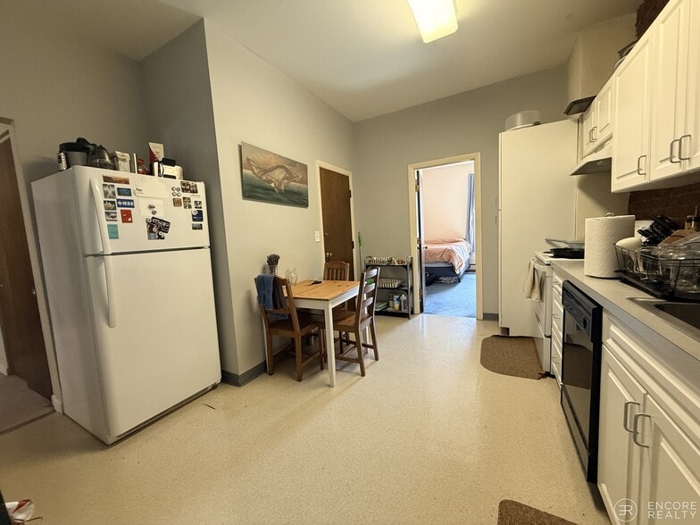 Building Photo - 15 Stearns Rd