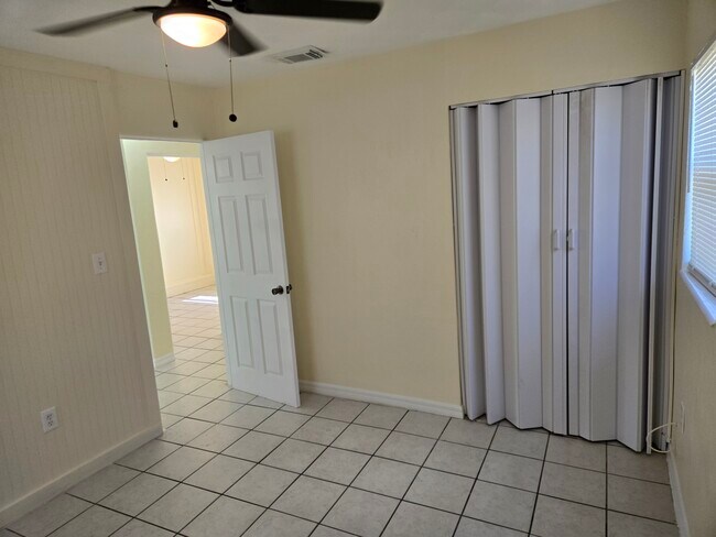 Building Photo - 719 W Palmetto St