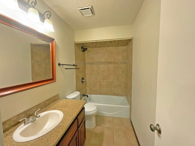 Building Photo - 2407 Arbor Cir