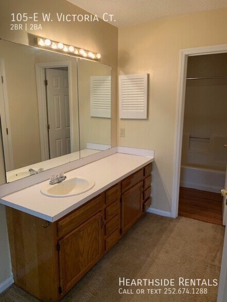 Building Photo - 105-E W Victoria Ct