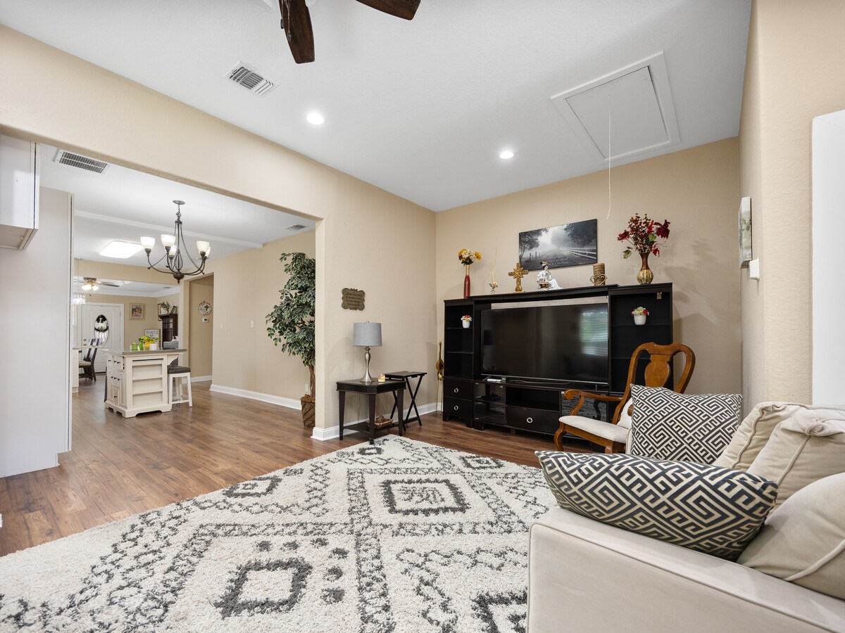 Building Photo - 1826 W French Pl