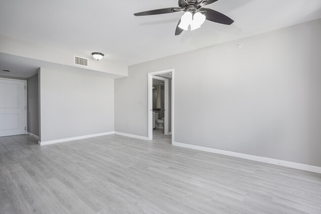 Building Photo - 610 W Las Olas Blvd