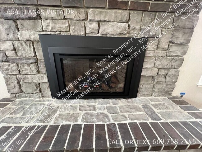 Building Photo - 654 Llagas Vista Dr