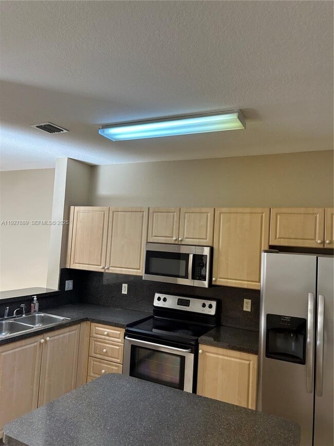 Building Photo - 3940 NW 92nd Ave