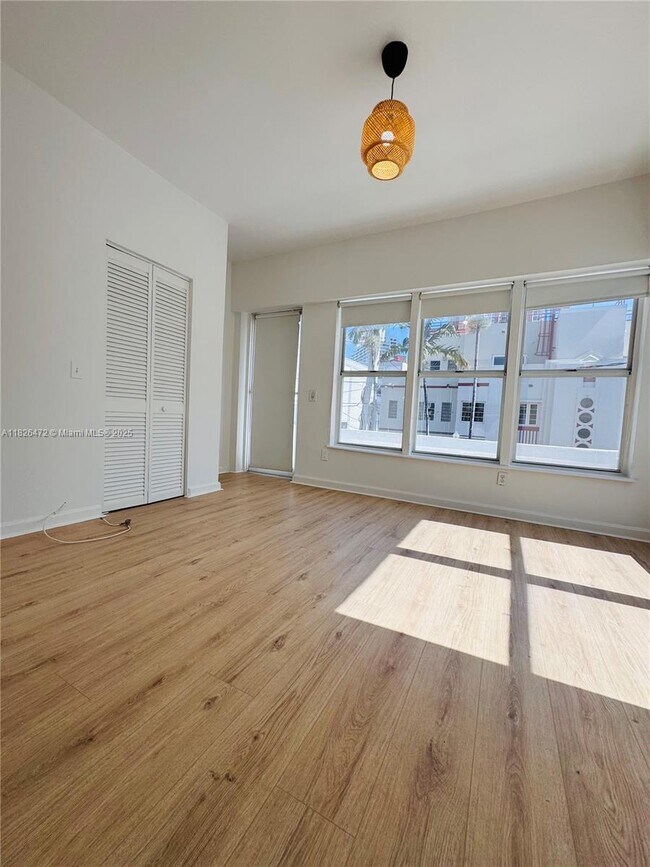 Building Photo - 227 1st St