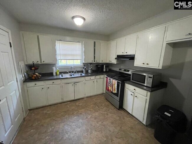 Building Photo - 1900 Lorick Ave