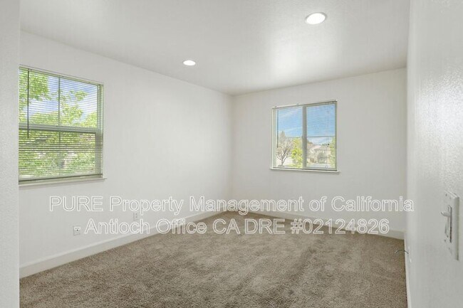 Building Photo - 60 Xena Court