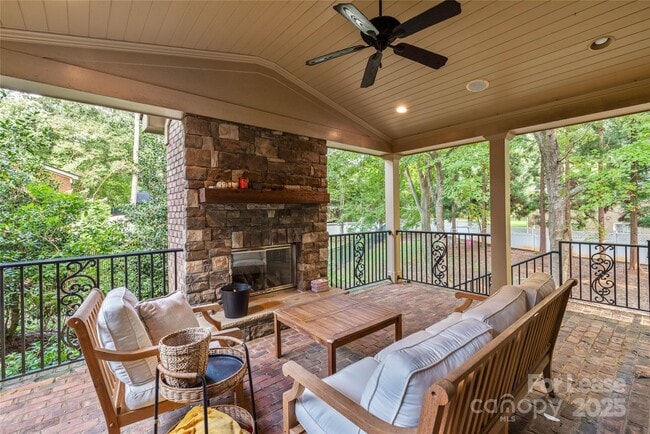 Building Photo - 6723 Conservatory Ln