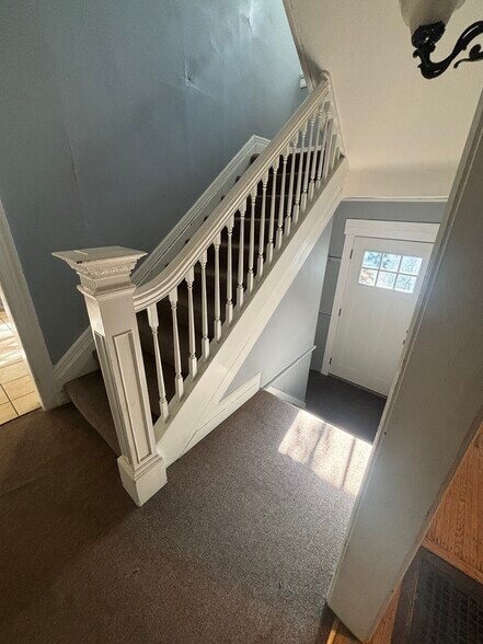 Building Photo - 5 Thayer St