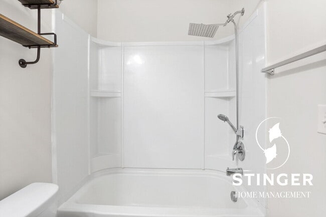 Building Photo - 71 Saluda Way