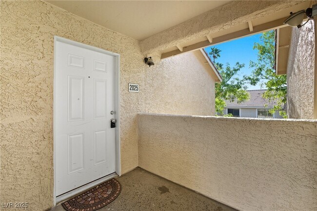 Building Photo - 7200 W Pirates Cove Rd