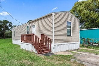 Building Photo - 4805 41st St E