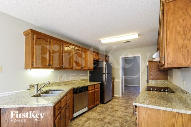 Building Photo - 2084 Littlemore Dr