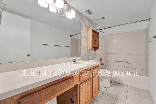 Building Photo - 5405 Lake Margaret Dr